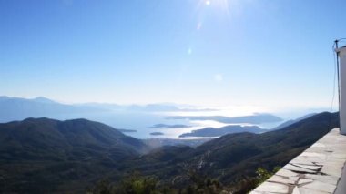 Peygamber Elias 'ın kilisesi Yunanistan' ın Lefkada adasının en yüksek noktasında yer almaktadır..