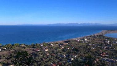 Lefkada Kasabası 'nın tepe manzarası. Lefkada adasının başkenti. Yunanistan.