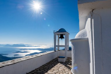 Peygamber Elias 'ın kilisesi Yunanistan' ın Lefkada adasının en yüksek noktasında yer almaktadır..