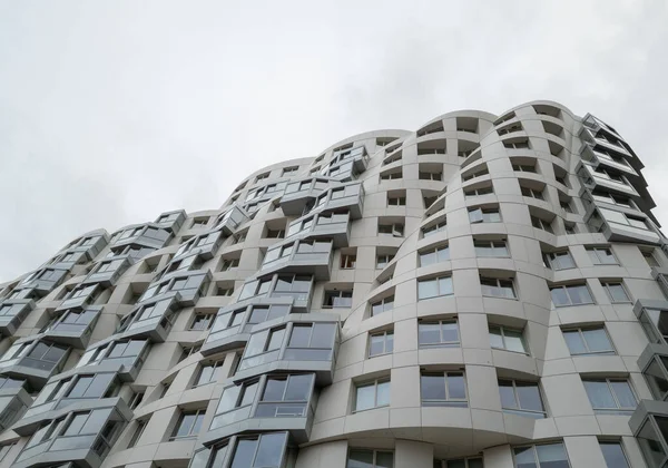 Modern bir binanın mimari ayrıntıları.