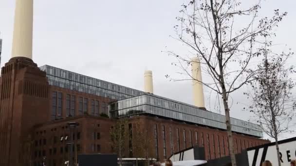 Londres 2022 Zoom Out Shot Edifício Battersea Power Station Com — Vídeo de Stock