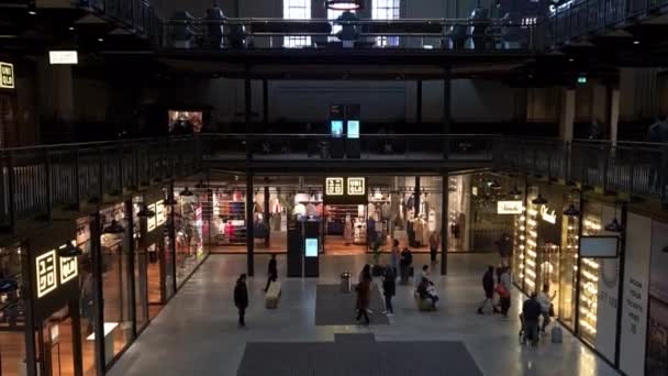 London 2022 Beberapa Fitur Desain Dalam Stasiun Battersea Power — Stok Video