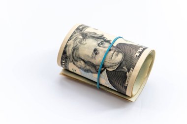 Beyaz arka planda izole edilmiş bir deste Amerikan doları..