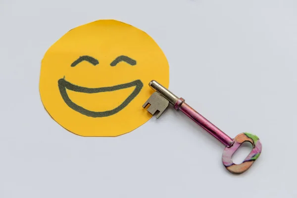Key Happiness Concept Key Hand Drawn Happy Face Isolated White — Stock Photo, Image