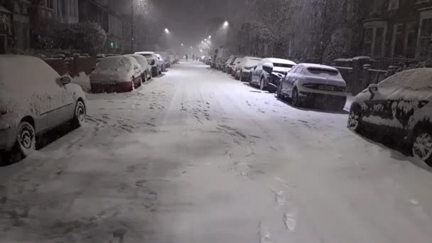 Londonba Egyesült Királyság 2022 Első Hóesés Fővárosban Éjszaka Takaró Utcán — Stock videók
