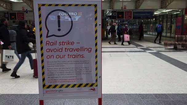 London Förenade Kungariket 2023 Anslagstavla Tågoperatör Liverpool Streets Järnvägsstation Som — Stockvideo