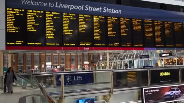 London 2023 Interior Liverpool Street Train Station Industrial Strike Action — Stok video