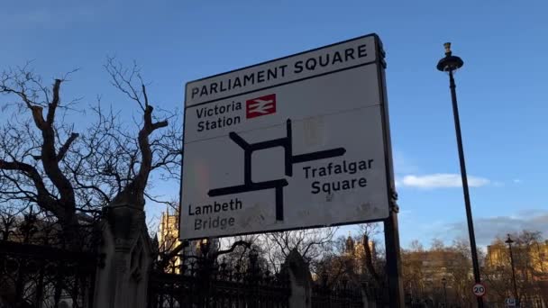London 2023 Street Road Traffic Sign Parliament Square — Vídeo de stock