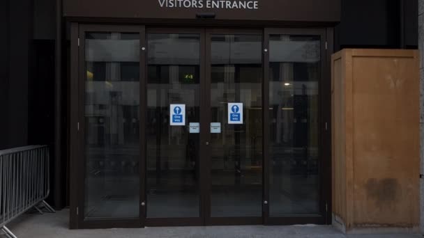 London 2023 Name Sign Entrance Facade Caxton House Offices Government — Vídeo de Stock