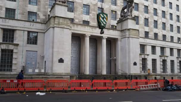London 2023 Name Plate Entrance Ministry Defence Building Whitehall Westminster — Stok video