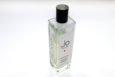 Londra mı? UK- 03.01.2023. Jo Malone 'un beyaz arka planda izole edilmiş parfümünü seven bir şişe Jo..