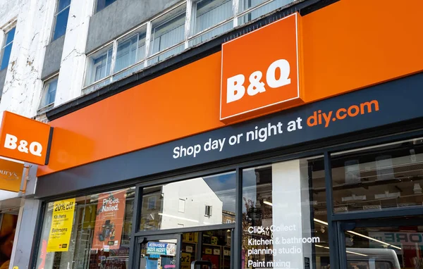 Londra mı? UK- 04.12.2023. Şirketin bir şubesinin adı B ve Q zincirini kendin yap..