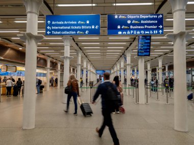 Londra mı? UK- 05.04.2023. St Pancras Uluslararası İstasyonundaki Eurostar Terminalinin iç görünümü.