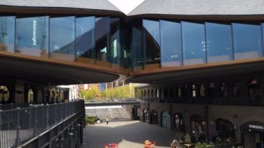 Londra mı? UK- 05.04.2023. Samsung KX King 's Cross' ta yer edindi.