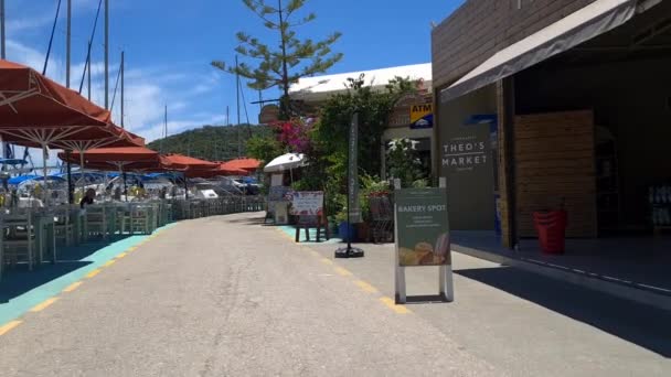 Isla Lefkada Grecia 2023 Entrando Centro Turístico Del Pueblo Sivota — Vídeos de Stock
