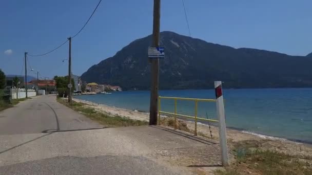 환경은 2023 입니다 휴일에 그리스 본토에 카스라는 바닷가 마을로 들어가는 — 비디오