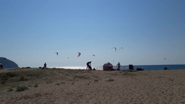 Λευκάδα Ελλάδα 2023 Προσεγγίζοντας Συγκέντρωση Των Kite Surfers Χαλαρώνοντας Στην — Αρχείο Βίντεο