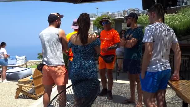 Insel Lefkada Griechenland 2023 Paragliding Instruktoren Gespräch Mit Kunden Startplatz — Stockvideo