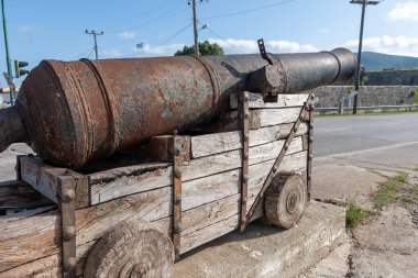 Venedik kalesinin eski demir topları..