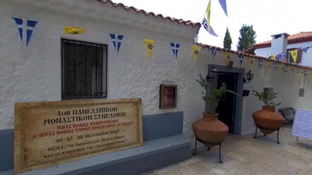 Isla Lefkada Grecia 2023 Tablón Anuncios Una Conferencia Monástica Los — Vídeos de Stock