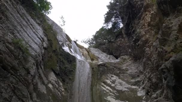 乾季のニドリ滝は 水がほとんど落ちていない ルフェルナ島 ギリシャ — ストック動画
