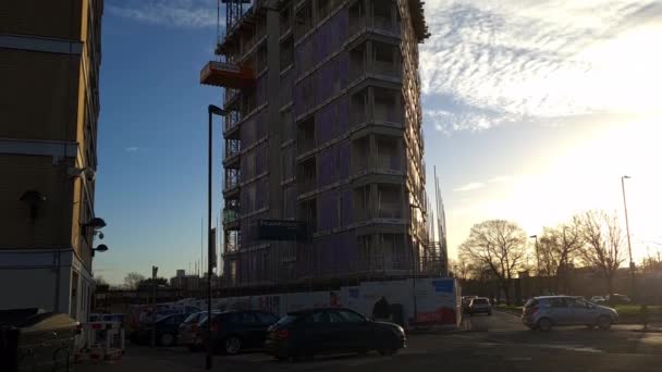London 2023 Ein Hohes Gebäude Bau Neben Älteren Hochhäusern Mit — Stockvideo