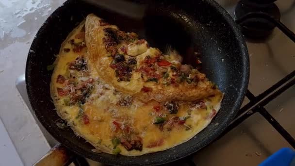 Plier Omelette Jambon Aux Légumes Dans Poêle — Video