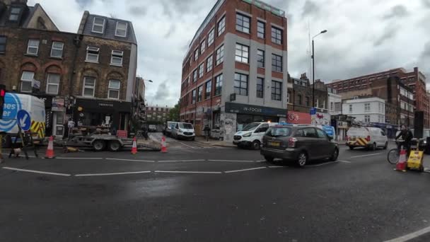 Londra 2024 Borusu Tamiri Işlek Bir Doğu Yakası Caddesinde Trafik — Stok video