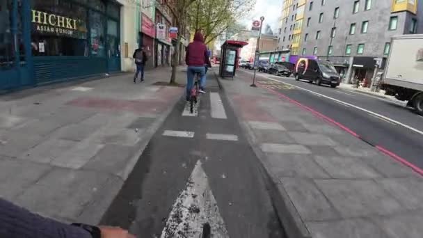 Londres 2024 Clip Pov Ciclista Montando Ruta Ciclista Cs2 Adelantando — Vídeos de Stock