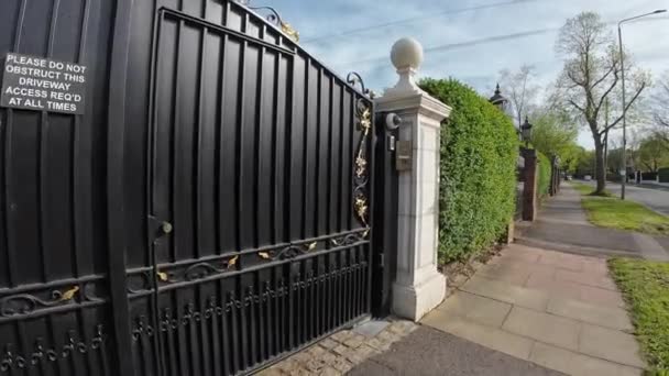 Londres Reino Unido 2024 Casas Lujo Exclusivas Cerradas Bishops Avenue — Vídeos de Stock