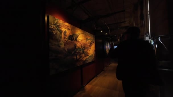 Στο Λονδίνο 2024 Τμήμα Δεινόσαυροι Του Μουσείου Φυσικής Ιστορίας Προσφέρει — Αρχείο Βίντεο