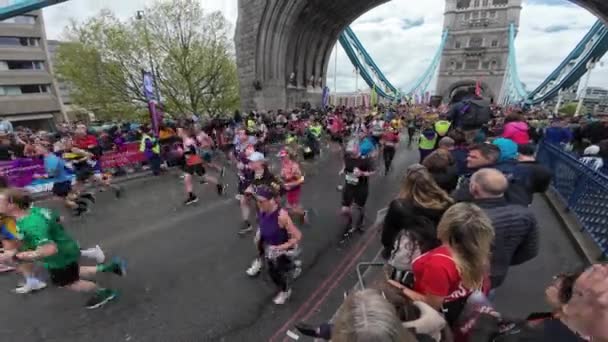 London Förenade Kungariket 2024 Hög Vinkel Syn Deltagarna London Marathon — Stockvideo