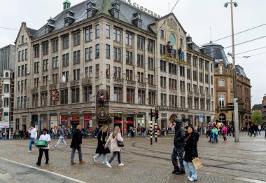 Amsterdam mı? Hollanda... 05.03.2024. Madam Tussauds 'un şehir merkezindeki balmumu müzesinin dış görünüşü..