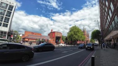 Londra mı? UK- 05.29.2024. Euston Yolu 'nun genel sokak manzarası İngiliz Kütüphanesi ve St. Pancras' ı gösteriyor..