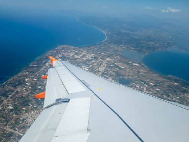 Preveza, Yunanistan-06.18.2024. Aktio Havaalanı 'na iniş yapan kolay bir jet uçağı..