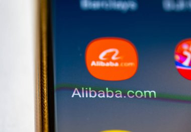 Londra mı? UK- 07.28.2024.Çin çokuluslu e-ticaret uygulaması Alibaba ekranda beyazla izole edilmiş bir Android telefonunda..