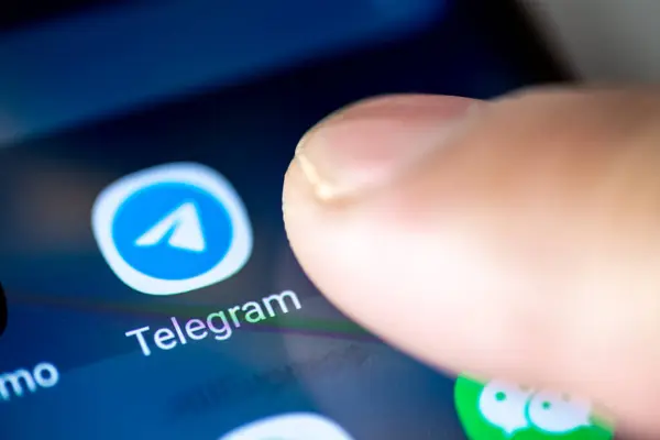 Londra mı? UK- 07.28.2024. Bulut tabanlı, şifrelenmiş çoklu platform anında mesajlaşma uygulaması Android telefonunun ekranında Telegram.
