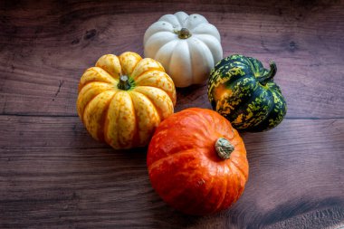 Bal kabaklarının ya da çeşitli renklerde kabakların ahşap bir geçmişi vardır..