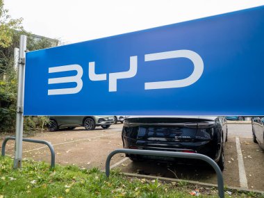 Londra mı? UK- 11.03.2024. Çinli otomobil üreticisi BYD 'den elektrikli araçlar satan yeni bir galeri..