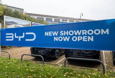 Londra mı? UK- 11.03.2024. Çinli otomobil üreticisi BYD 'den elektrikli araçlar satan yeni bir galeri..