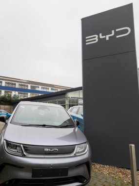 Londra mı? UK- 11.03.2024. Çinli otomobil üreticisi BYD 'den elektrikli araçlar satan yeni bir galeri..