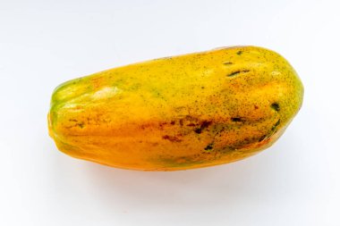 Büyük, olgun bir papayanın bembeyaz yatağı..