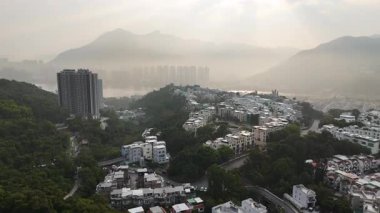 Hong Kong 'un Yeni Bölgelerindeki ayrıcalıklı lüks konut geliştirme havadan görüntüsü.