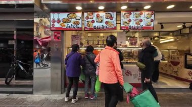 Hong Kong. Çin - 02.25.2025. Tai Po, Yeni Bölgeler 'de bir Çin fast food restoranı. Taze ve paket servis ediliyor..