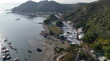 Tai O Adası, Hong Kong 'un havadan görünüşü, kıyı şeridini ve köy yerleşimlerini gösteriyor..