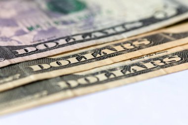 ABD para birimi banknotları, dolar banknotları üzerine basılmış dolar kelimesi.