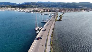 Yunanistan ile Lefkada adası arasındaki geçitteki kara bağlantısı. Hava görünümü.