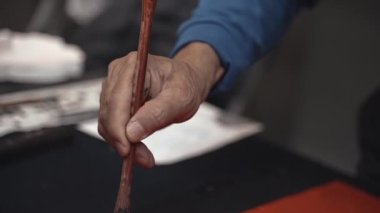 Geleneksel Çin Yeni Yılı için Çince yazı yazmak 
