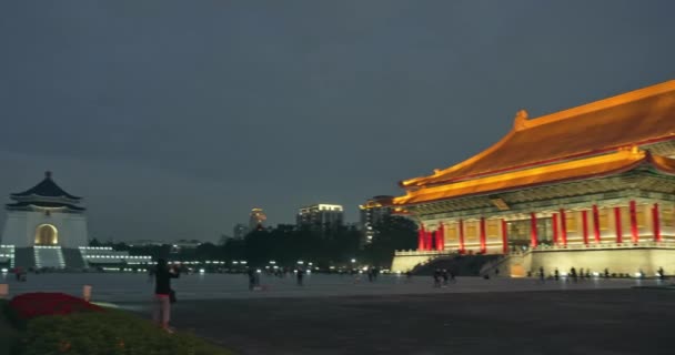 Panning Van Chiang Kai Shek Cks Herdenkingspark Nachts Taipei Taiwan — Stockvideo