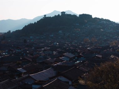 Geleneksel evleri olan tarihi Dali Eski Kasabası 